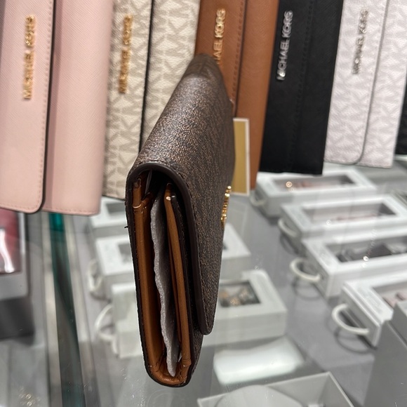 MICHAEL KORS JET SET TRV LARGE TRIFOLD Brown - Picture 13 of 16